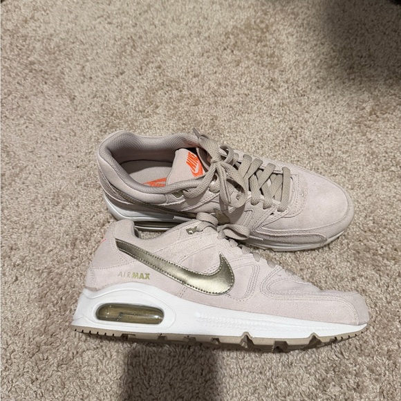 Women’s Nike Aur Max Command - Picture 3 of 7